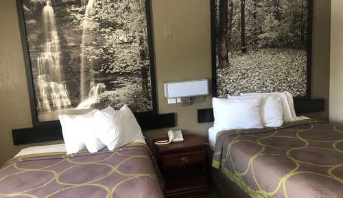Chambre, 2 lits doubles, four à micro-ondes