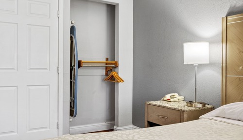 Chambre Standard, 1 grand lit, accessible aux personnes à mobilité réduite, non-fumeurs