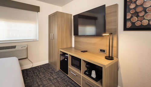 Chambre, 1 très grand lit, accessible aux personnes à mobilité réduite, non-fumeurs