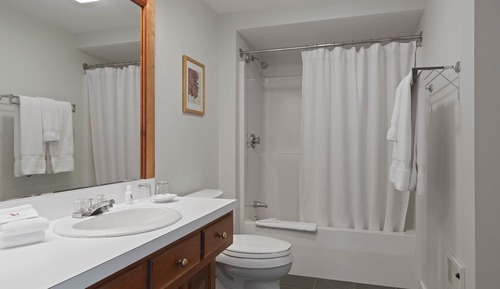 Chambre Deluxe, plusieurs lits, vue lac (Three Bedroom Cottage-Lake View)