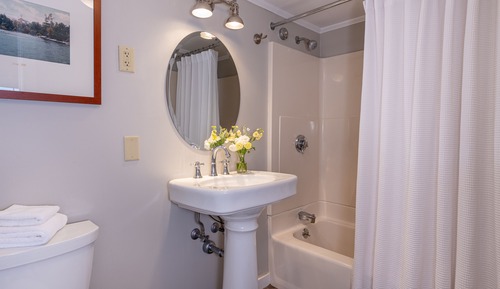 Chambre Deluxe, 1 grand lit, vue lac (Main Lodge Guest Room)
