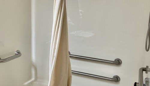 Chambre, 1 grand lit, accessible aux personnes à mobilité réduite, non-fumeurs (Roll In Shower)
