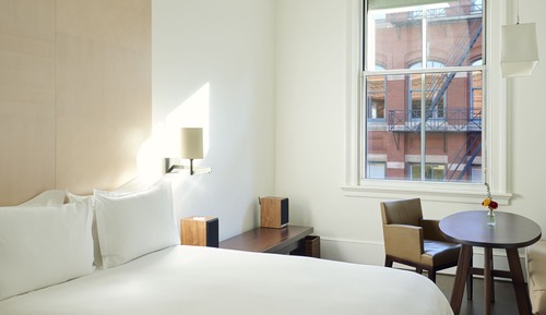 Chambre, vue ville