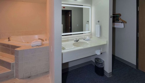 Suite, 1 très grand lit, non-fumeurs (Upgrade)