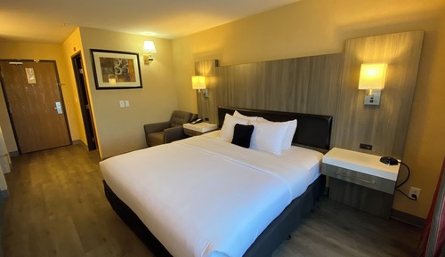 Chambre, 1 très grand lit, non-fumeurs