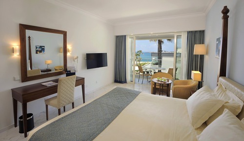 Chambre Double Supérieure, vue partielle sur la mer