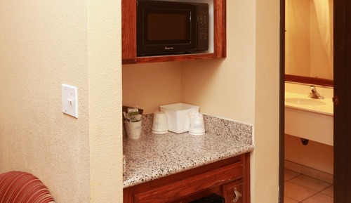 Chambre, 1 grand lit, accessible aux personnes à mobilité réduite, non-fumeurs (Mobility/Hearing)