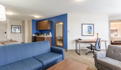 Suite, 1 très grand lit et 1 canapé-lit