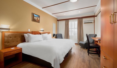 Chambre, 1 très grand lit