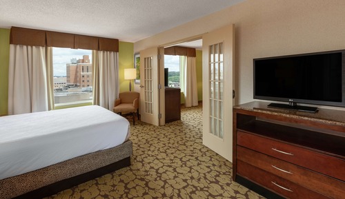 Suite Deluxe, 1 très grand lit, accessible aux personnes à mobilité réduite (Roll-In Shower)