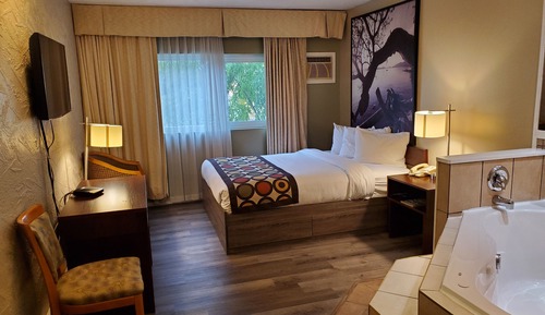 Suite, 1 grand lit, non-fumeurs, bain à remous