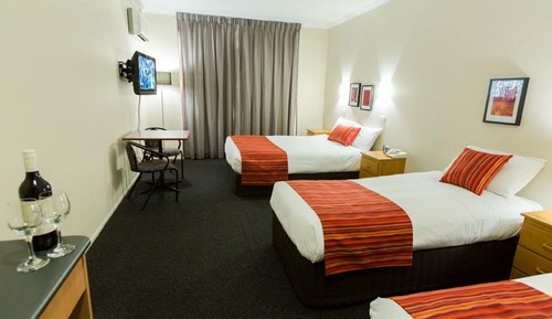 Chambre Standard, baignoire (Standard Triple Room)