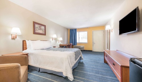 Chambre, 1 grand lit, accessible aux personnes à mobilité réduite, non-fumeurs (Tub with Grab Bars)