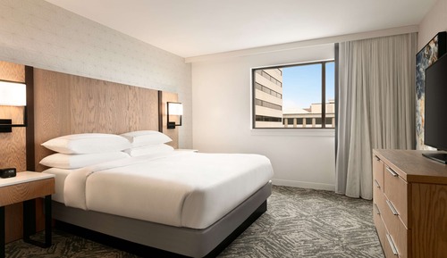 Suite, 1 très grand lit, accessible aux personnes à mobilité réduite (Mobility & Hearing, 2 Rooms)