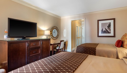 Chambre Deluxe, 2 lits doubles, accessible aux personnes à mobilité réduite (Roll in Shower)