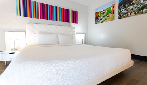 Chambre Deluxe, 1 très grand lit, vue piscine