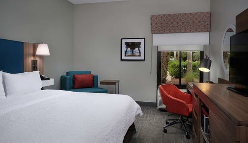 Chambre, 1 très grand lit, accessible aux personnes à mobilité réduite, non-fumeurs