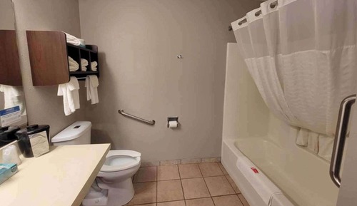 Chambre Sénior, 1 grand lit, accessible aux personnes à mobilité réduite, non-fumeurs