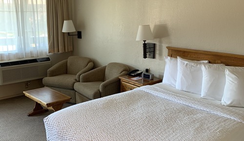 Chambre, 1 grand lit, rez-de-chaussée