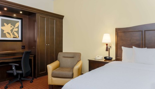 Chambre, 1 très grand lit, non-fumeurs