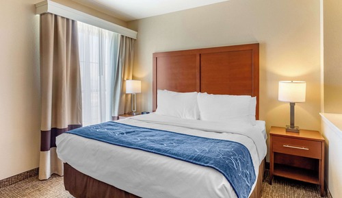 Suite, 1 très grand lit et 1 canapé-lit, non-fumeurs, baignoire à jets