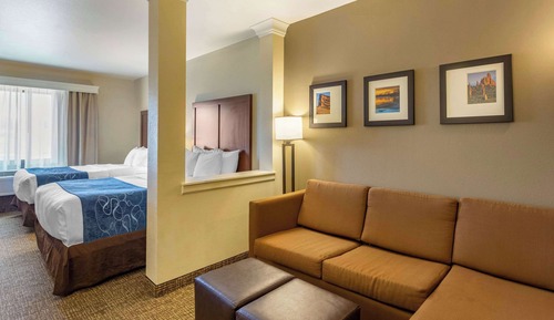 Suite, plusieurs lits, non-fumeurs (2 Queen Beds & 2 Person Sofa bed)
