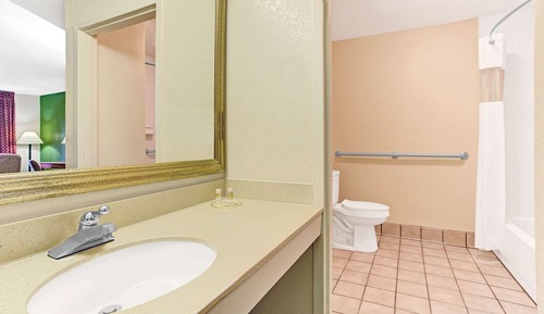 Chambre Standard, 1 grand lit, accessible aux personnes à mobilité réduite