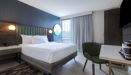 Chambre, 2 lits doubles, accessible aux personnes à mobilité réduite, baignoire (Mobility & Hearing)