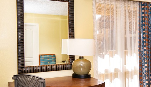 Suite, 1 grand lit, accessible aux personnes à mobilité réduite, baignoire (Mobility & Hearing)
