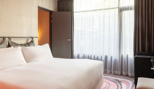 Chambre Design, 1 très grand lit