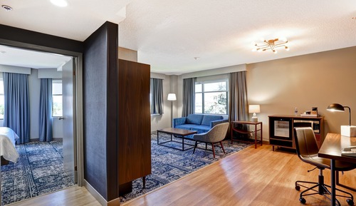 Suite, 1 très grand lit et 1 canapé-lit