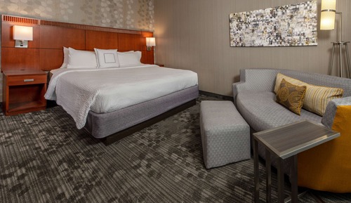 Chambre, 1 très grand lit, accessible aux personnes à mobilité réduite (Mobility Rollin Shower)
