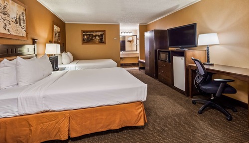 Chambre Standard, 2 grands lits, accessible aux personnes à mobilité réduite, baignoire