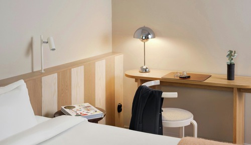 Chambre Supérieure, 1 très grand lit, vue cour intérieure