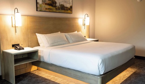 Chambre, 1 très grand lit