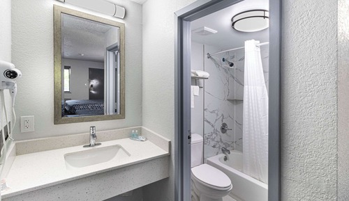 Chambre, 1 grand lit, accessible aux personnes à mobilité réduite, non-fumeurs