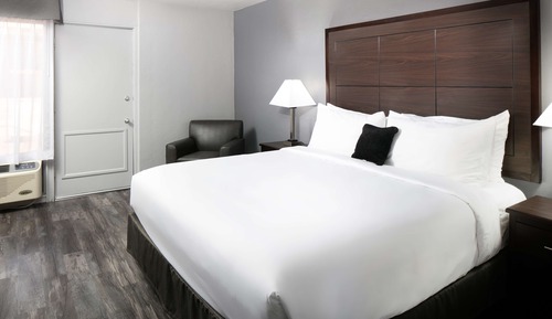 Chambre, 1 très grand lit, accessible aux personnes à mobilité réduite