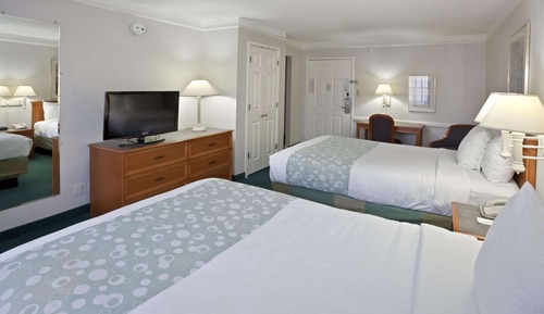 Chambre, 2 lits doubles, accessible aux personnes à mobilité réduite, avec vue (Mobility Accessible)