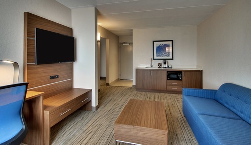 Suite, 1 très grand lit et 1 canapé-lit