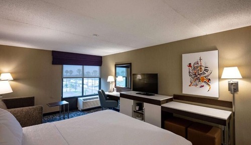 Chambre Standard, 1 très grand lit et 1 canapé-lit