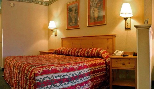 Chambre Standard, 1 très grand lit, fumeurs