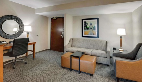 Chambre Deluxe, 1 très grand lit et 1 canapé-lit, réfrigérateur et four à micro-ondes
