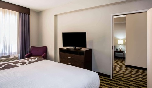 Suite Deluxe, 1 très grand lit, accessible aux personnes à mobilité réduite (Mobility Accessible)