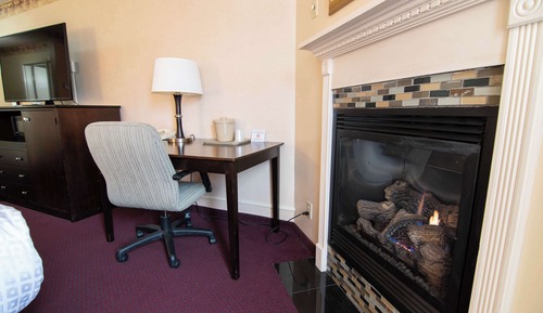 Chambre Premium, cheminée, vue cour intérieure