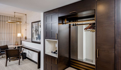 Chambre, 2 grands lits, accessible aux personnes à mobilité réduite (Roll-In Shower)