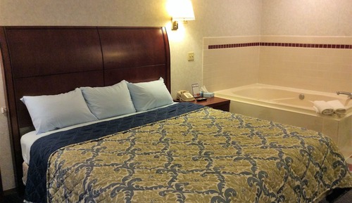 Suite, 1 très grand lit (Jacuzzi)