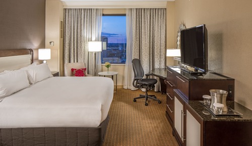 Chambre Supérieure, 1 très grand lit, accessible aux personnes à mobilité réduite, baignoire