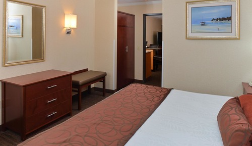 Chambre Standard, 1 très grand lit, non-fumeurs, balcon (Fees apply over 2 adults)