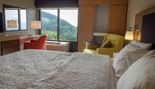 Chambre, 1 très grand lit, non-fumeurs, vue vallée