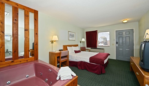 Chambre Deluxe, 1 grand lit, baignoire à jets